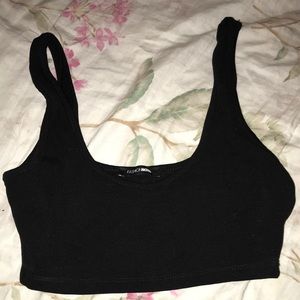 Black crop top Fashion Nova🤘🏼💛